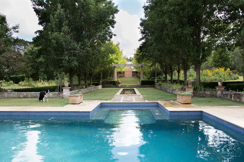 Chanticleer Gardens Barn Cottage With A Pool - Accommodation Melbourne 15