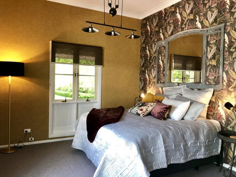 Chanticleer Gardens Barn Cottage With A Pool - Accommodation Melbourne 18