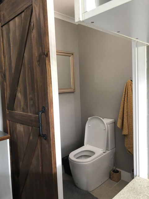 Chanticleer Gardens Barn Cottage With A Pool - Accommodation Melbourne 21