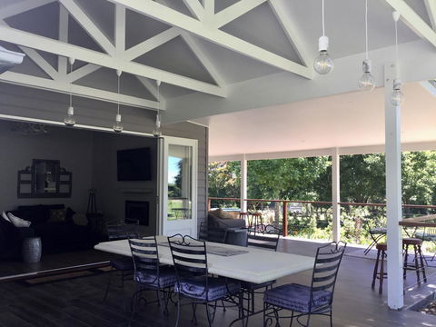 Chanticleer Gardens Barn Cottage With A Pool - Accommodation Melbourne 11
