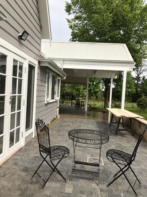 Chanticleer Gardens Barn Cottage With A Pool - Accommodation Melbourne 25