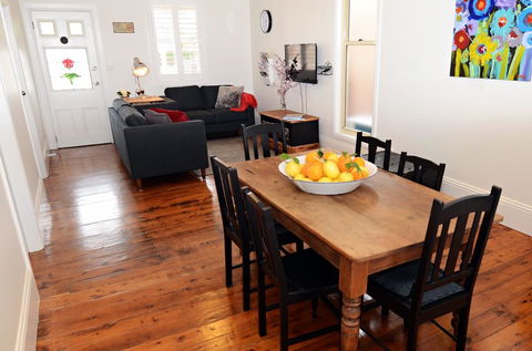 Thelma's Temora - Accommodation Melbourne 7