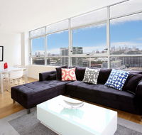 Gadigal Groove - Modern and Bright 3BR Executive Apartment in Zetland with Views - Accommodation Melbourne