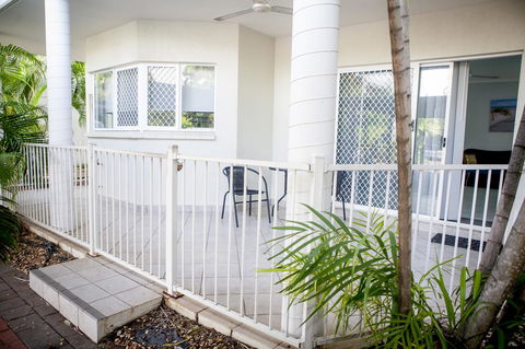 Nightcliff Foreshore Getaway - McKay Gardens - Accommodation Melbourne 4