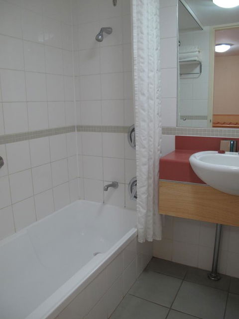 Crowne Plaza Alice Springs Lasseters, An IHG Hotel - Accommodation Melbourne 6