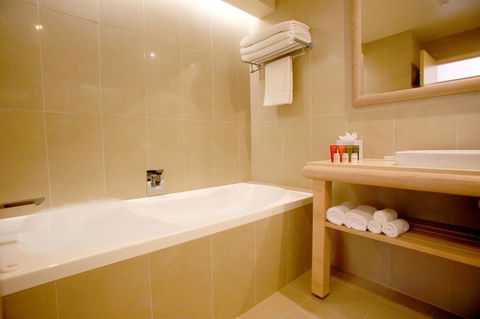 Crowne Plaza Alice Springs Lasseters, An IHG Hotel - Accommodation Melbourne 30