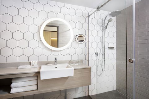 Crowne Plaza Alice Springs Lasseters, An IHG Hotel - Accommodation Melbourne 4