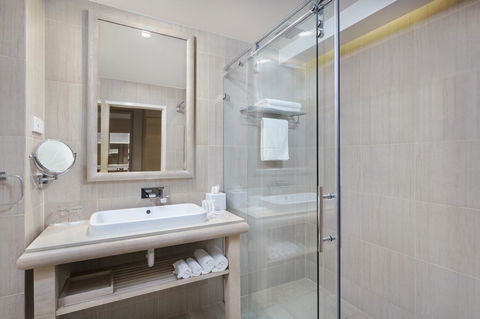 Crowne Plaza Alice Springs Lasseters, An IHG Hotel - Accommodation Melbourne 3