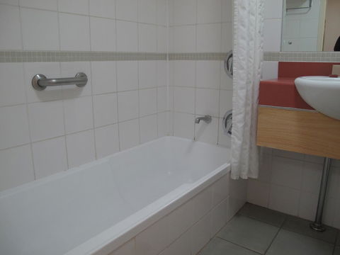 Crowne Plaza Alice Springs Lasseters, An IHG Hotel - Accommodation Melbourne 5