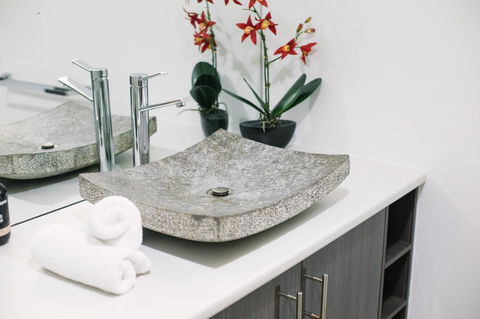 CitySide Apartment - 2 Bedroom With Private Courtyard - Accommodation Melbourne 19