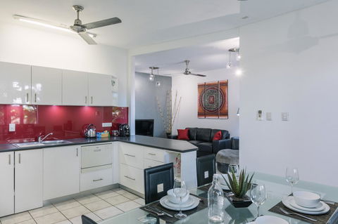 CitySide Apartment - 2 Bedroom With Private Courtyard - Accommodation Melbourne 0