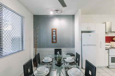 CitySide Apartment - 2 Bedroom With Private Courtyard - Accommodation Melbourne 2