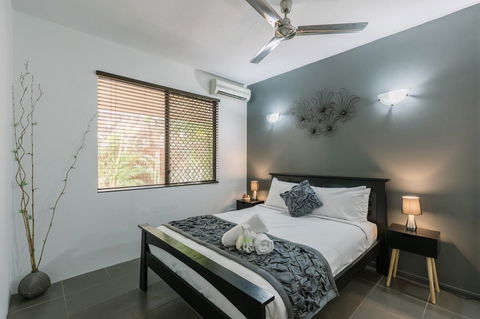 CitySide Apartment - 2 Bedroom With Private Courtyard - Accommodation Melbourne 17