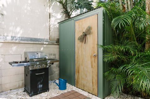 CitySide Apartment - 2 Bedroom With Private Courtyard - Accommodation Melbourne 12