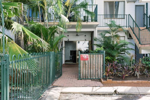 CitySide Apartment - 2 Bedroom With Private Courtyard - Accommodation Melbourne 5