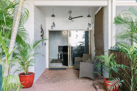 CitySide Apartment - 2 Bedroom With Private Courtyard - Accommodation Melbourne 7