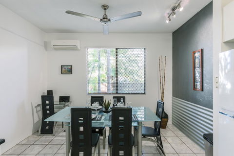 CitySide Apartment - 2 Bedroom With Private Courtyard - Accommodation Melbourne 9