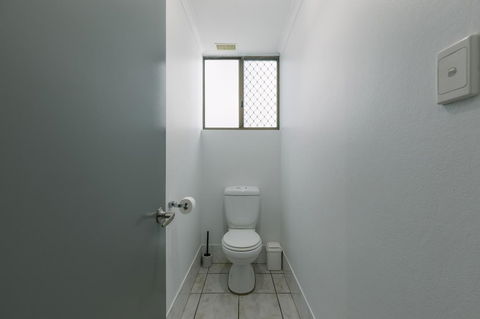 CitySide Apartment - 2 Bedroom With Private Courtyard - Accommodation Melbourne 20