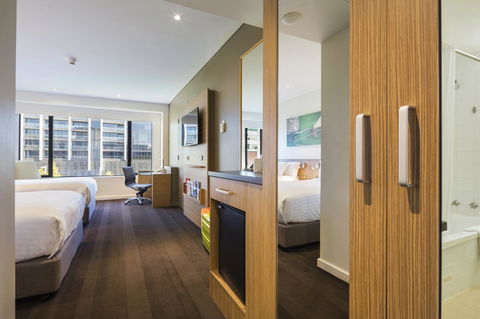 Crowne Plaza Canberra, An IHG Hotel - Accommodation Melbourne 23
