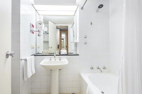 Crowne Plaza Canberra, An IHG Hotel - Accommodation Melbourne 26