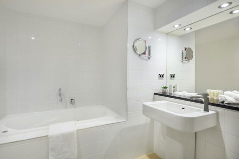 Crowne Plaza Canberra, An IHG Hotel - Accommodation Melbourne 28