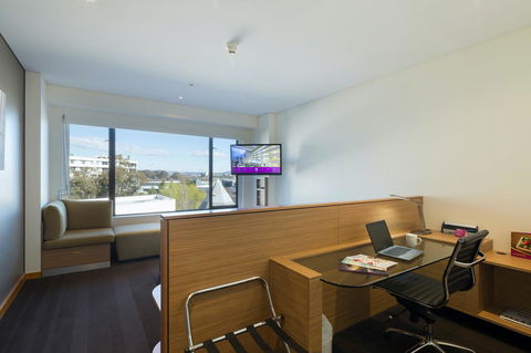 Crowne Plaza Canberra, An IHG Hotel - Accommodation Melbourne 15