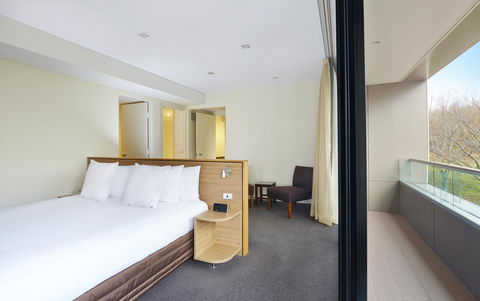 Crowne Plaza Canberra, An IHG Hotel - Accommodation Melbourne 13