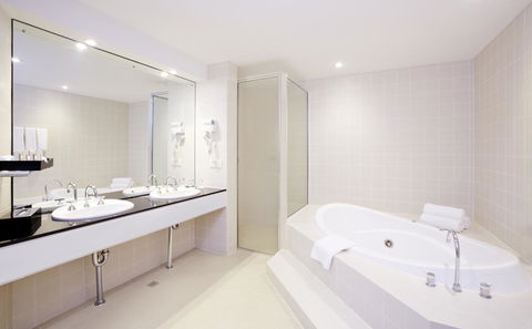 Crowne Plaza Canberra, An IHG Hotel - Accommodation Melbourne 20