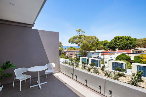 Bondi Beach Studio Penthouse Suite + Balcony - Accommodation Melbourne 2