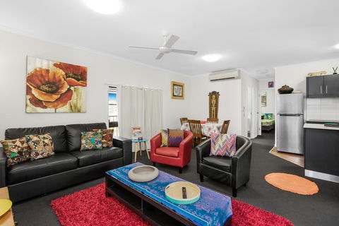 BOUTIQUE APARTMENTS BEACH LOCATION - Accommodation Melbourne 0