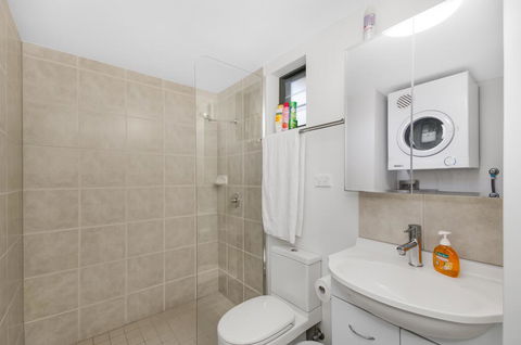 BOUTIQUE APARTMENTS BEACH LOCATION - Accommodation Melbourne 2