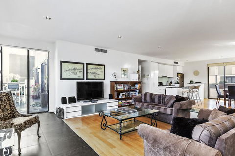 BOUTIQUE STAYS - Catani Gardens - Accommodation Melbourne 1