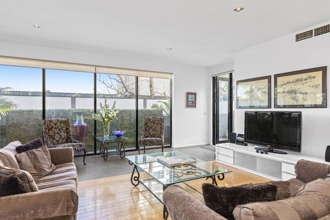 BOUTIQUE STAYS - Catani Gardens - Accommodation Melbourne 2