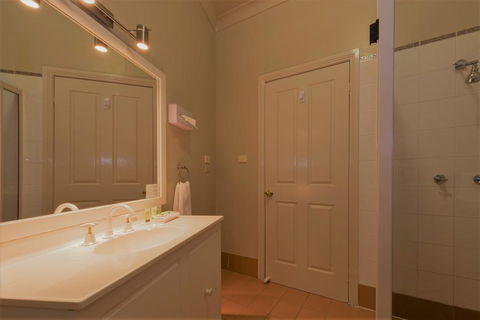 Bowen Inn Motel - Melbourne 4u 1
