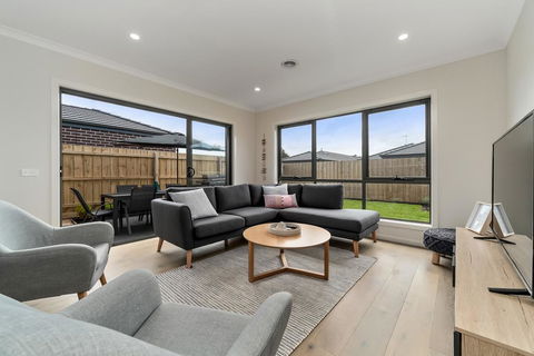 Brand New And Beautiful - Rosebud Holiday Home - Accommodation Melbourne 3