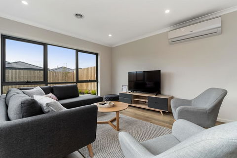 Brand New And Beautiful - Rosebud Holiday Home - Accommodation Melbourne 2