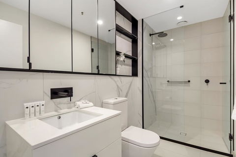 Brand New Apartment With Balcony, Gym And Sauna - Accommodation Melbourne 2