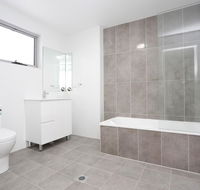 Brand new Family Friendly Apartment for 7 - Accommodation Melbourne