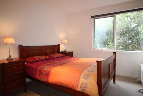 Breakers Holiday House - Accommodation Melbourne 2