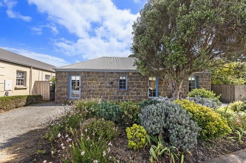 Breakfast Creek Cottage - Central Bluestone Cottage - Accommodation Melbourne 1