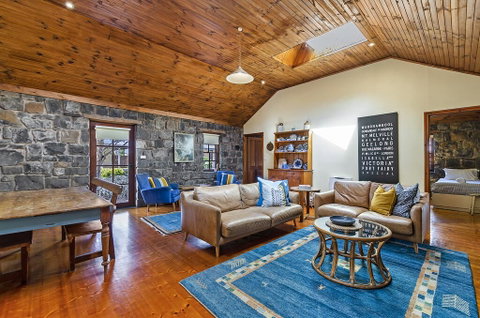 Breakfast Creek Cottage - Central Bluestone Cottage - Accommodation Melbourne 3