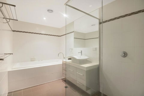 Breakwater Views Apartments - Accommodation Melbourne 1