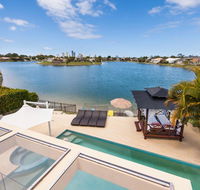 Broadbeach Waterfront Holiday House - Accommodation Melbourne