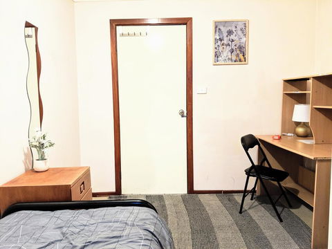 Budget Clayton Homestay - Accommodation Melbourne 3