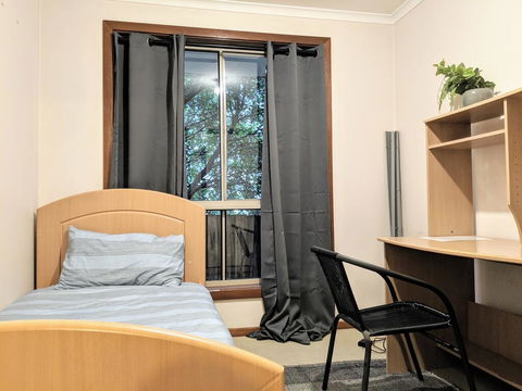 Budget Clayton Homestay - Accommodation Melbourne 0
