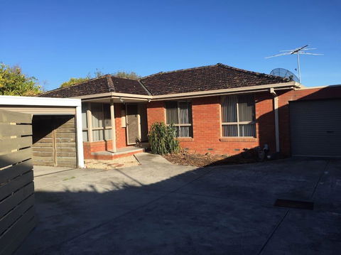 Budget Clayton Homestay - Accommodation Melbourne 1
