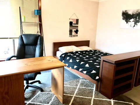 Budget Clayton Homestay - Accommodation Melbourne 2