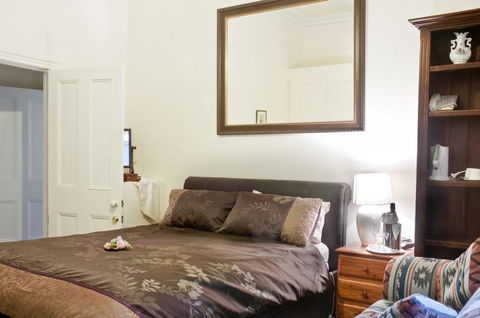 Burnbank - Accommodation Melbourne 2