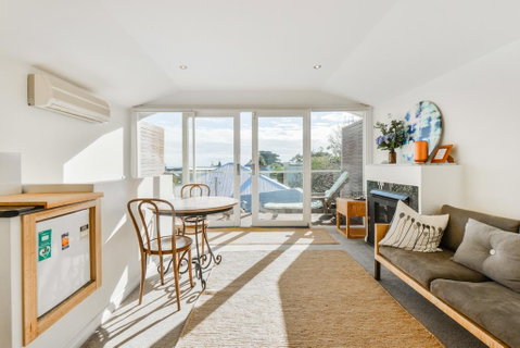 By The Seaside - Accommodation Melbourne 1