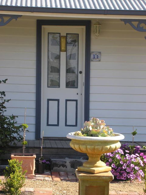 C & A's Cottage - Accommodation Melbourne 3